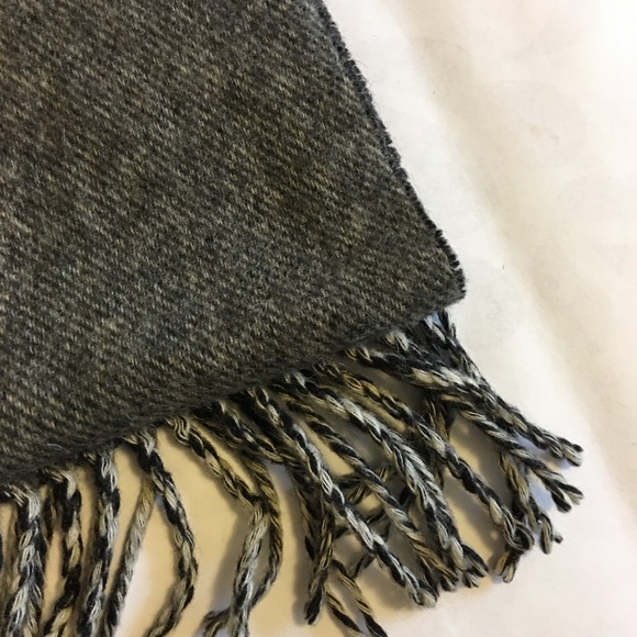Neiman Marcus Two Tone Double-Sided 100% Cashmere Scarf - Picture 9 of 12